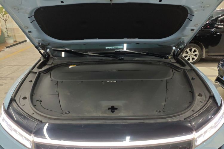 理想汽车 理想ONE 2021款 增程6座版机舱底盘24