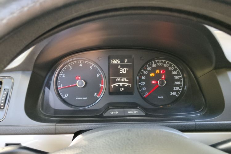 大众 朗逸 2013款 改款经典 1.6L 自动风尚版中控内饰14