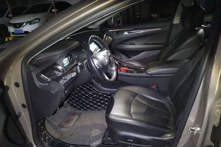 别克 君越 2018款 20T 精英型中控内饰19