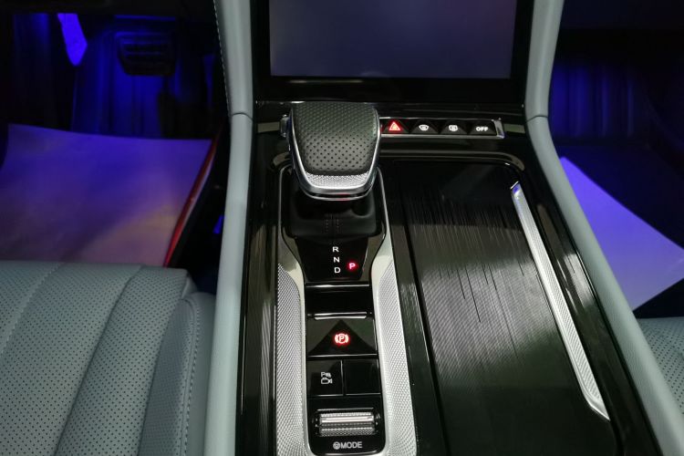 红旗H5 PHEV 2025款 170 超混版中控内饰18