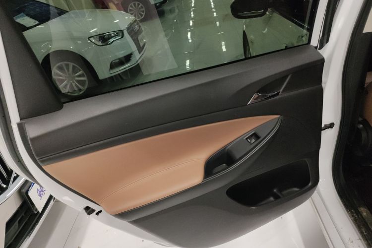 别克GL6 2021款 323T 轻混动互联豪华型中控内饰49