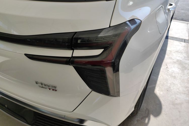 红旗HS3 2023款 1.5T 两驱善为版车身外观9