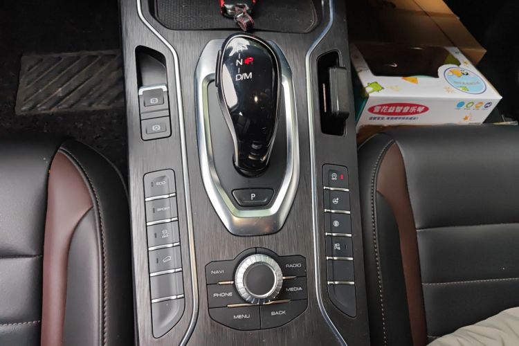 魏牌 VV5 2020款 2.0T 两驱擎先锋中控内饰18