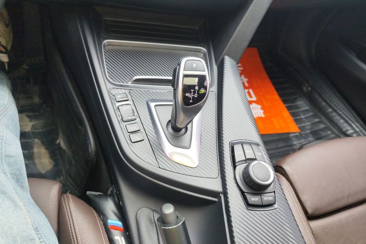 宝马3系 2019款 320i M运动套装中控内饰18