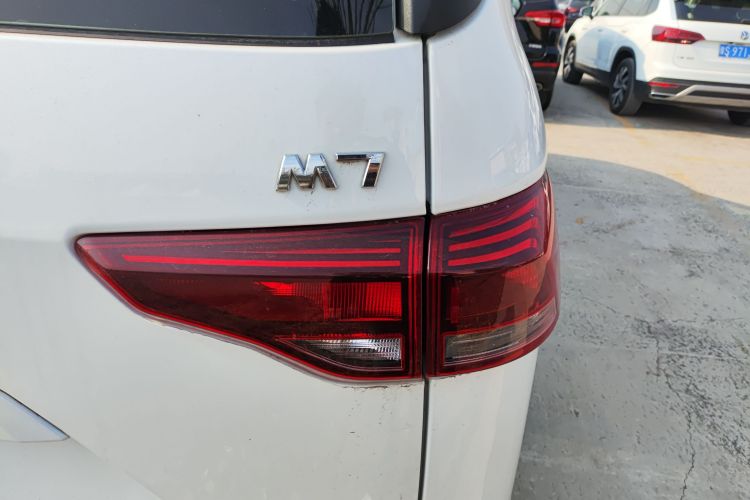 BAW北汽制造 锐胜王牌M7 2023款 1.6L 标轴创富型 7座车身外观9