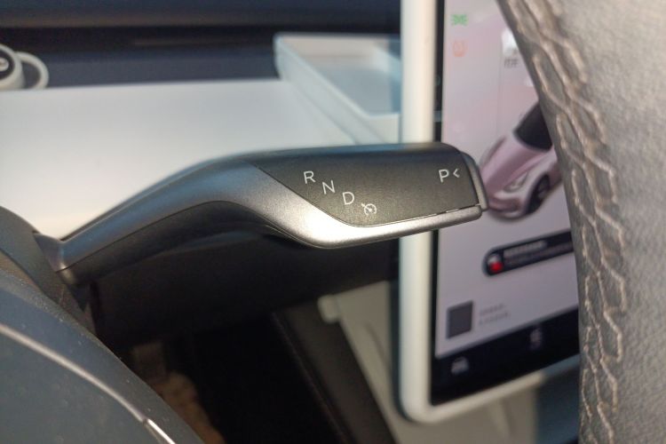 特斯拉 Model 3 2022款 后轮驱动版中控内饰18