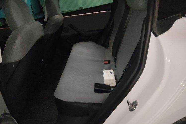 特斯拉 Model 3 2023款 后轮驱动版中控内饰7004