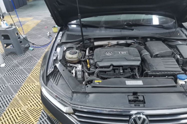 大众 迈腾 2017款 330TSI DSG 豪华型机舱底盘25