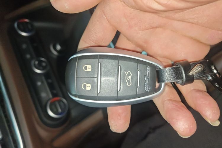 阿尔法·罗密欧 Stelvio斯坦维 2017款 2.0T 200HP 精英版中控内饰11