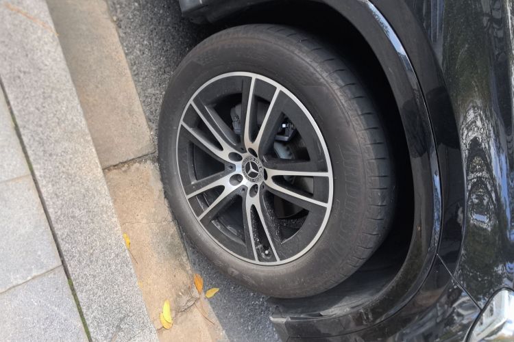 奔驰GLC 2025款 改款 GLC 260 L 4MATIC 豪华型车身外观10