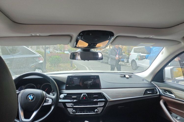 宝马5系 2018款 改款  530Li xDrive 豪华套装中控内饰22