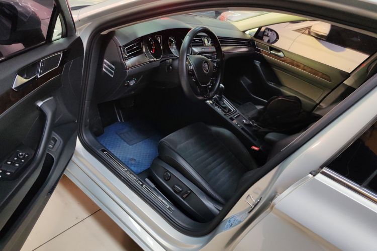 大众 迈腾 2017款 330TSI DSG 豪华型中控内饰20