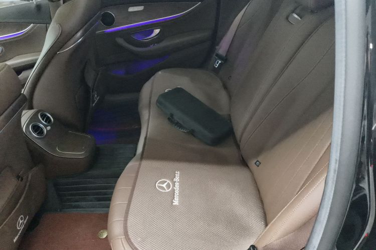 奔驰E级 2022款 改款 E 300 L 时尚型中控内饰21