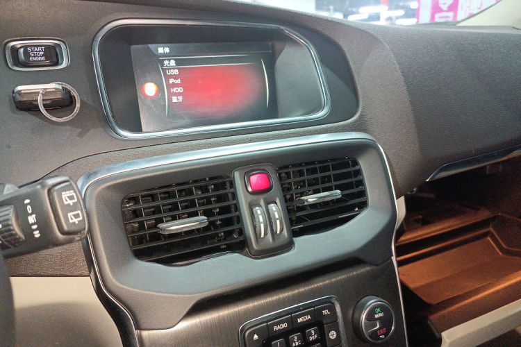 沃尔沃V40 2016款 T3 智逸版中控内饰16