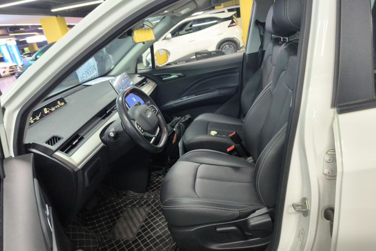 哪吒汽车 哪吒V 2021款 长续航娱乐版升级型局部细节19