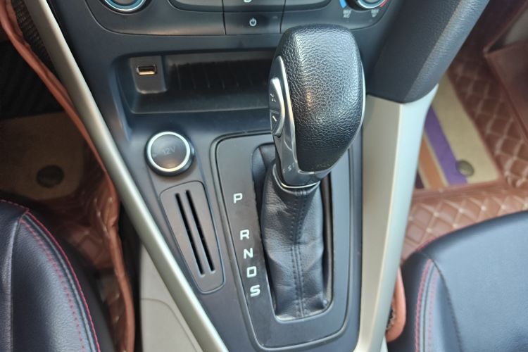 福特 福克斯 2018款 三厢经典 1.6L 自动舒适型智行版中控内饰18