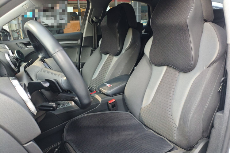 奥迪A3 2018款 30周年年型 Limousine 35 TFSI 运动型中控内饰19