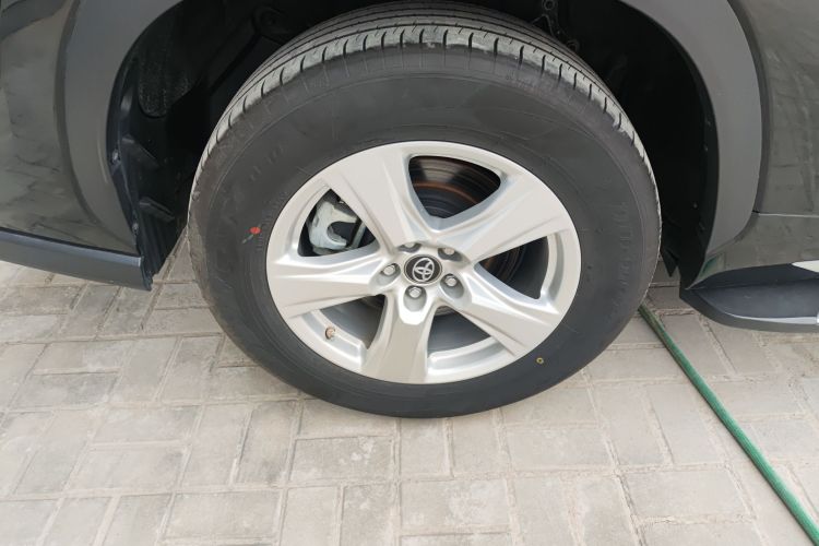 丰田 汉兰达 2023款 2.5L智能电混双擎两驱精英版 7座车身外观6008