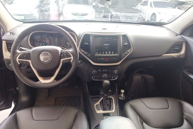Jeep 自由光 2016款 2.4L 领先智能版中控内饰12