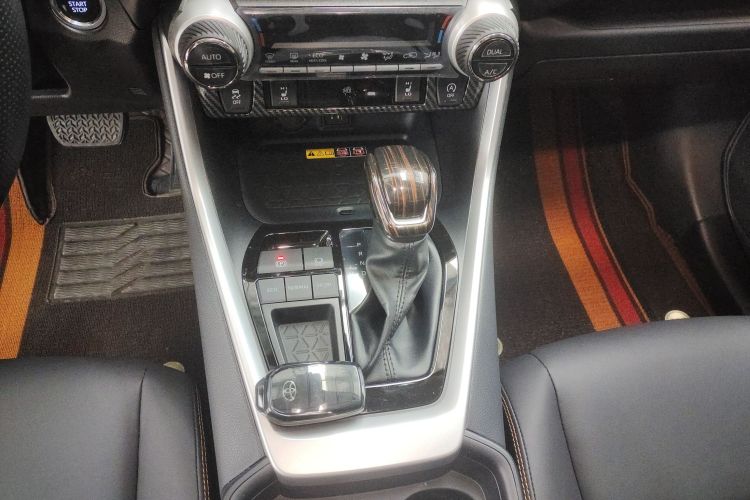 丰田 RAV4荣放 2024款 2.0L CVT两驱风尚Plus版中控内饰18