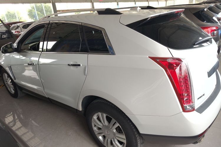 凯迪拉克SRX 2015款 3.0L 精英型车身外观4