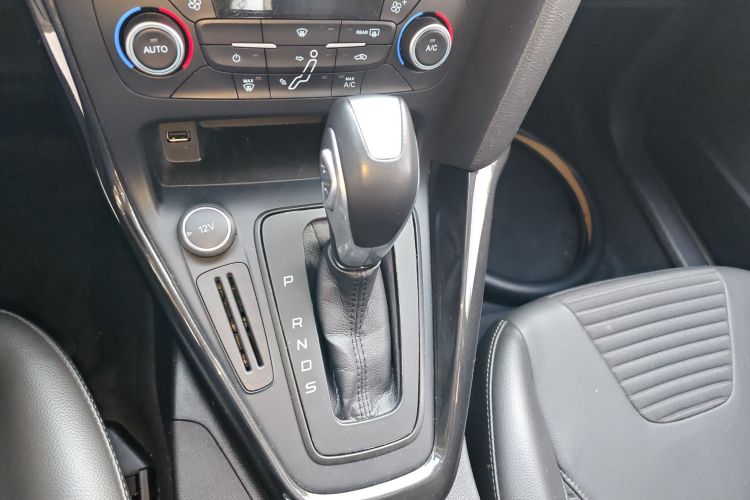 福特 福克斯 2017款 两厢 1.6L 自动风尚型智行版中控内饰18