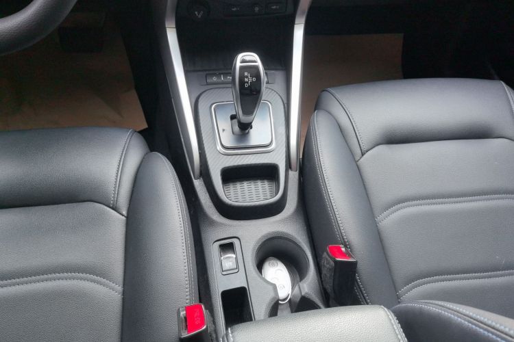 比亚迪 元新能源 2018款 EV360 智联炫酷型中控内饰18