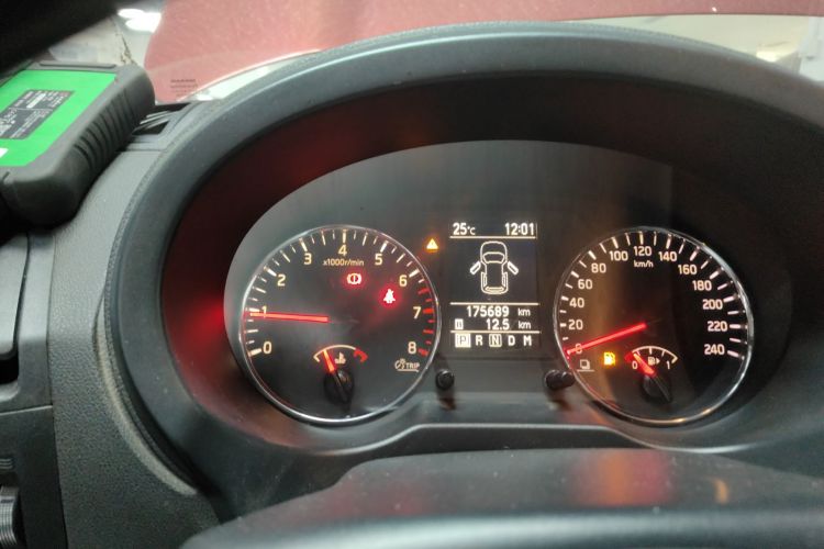 东风风度MX6 2015款 2.0L CVT两驱全能版中控内饰14