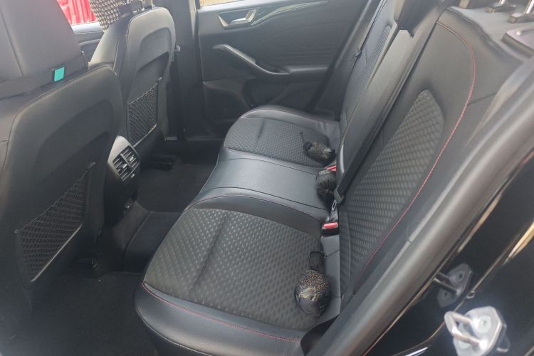 福特 福克斯 2020款 三厢 EcoBoost 180 自动ST Line中控内饰21