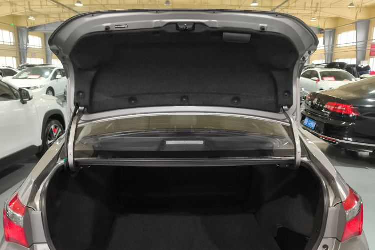 丰田 卡罗拉 2018款 1.2T S-CVT GL-i智辉版机舱底盘23