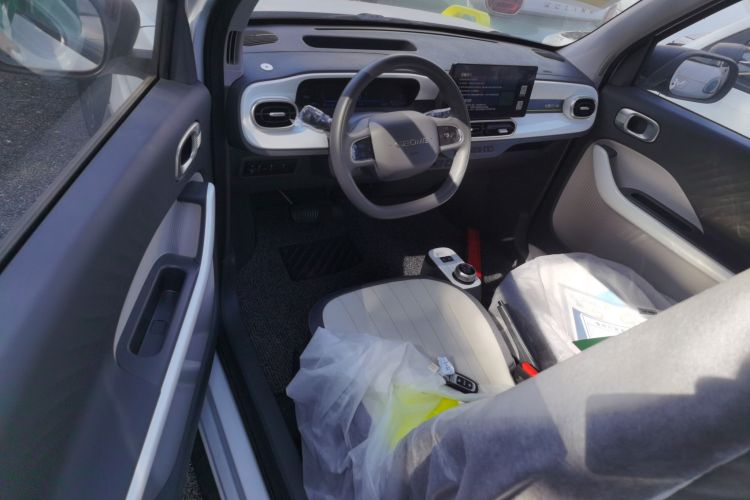 吉利银河 2025款 210km 熊猫骑士中控内饰20