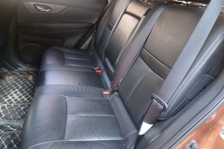 日产 奇骏 2015款 2.0L CVT舒适MAX版 2WD中控内饰7004