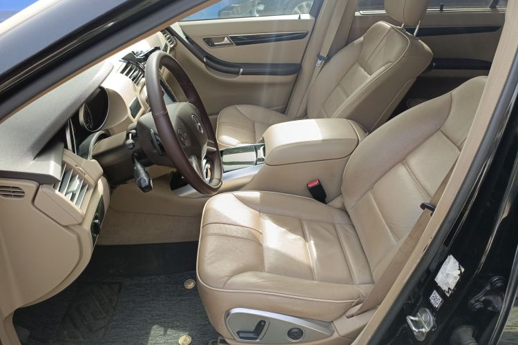 奔驰R级 2017款 R 320 4MATIC 商务型臻藏版中控内饰19