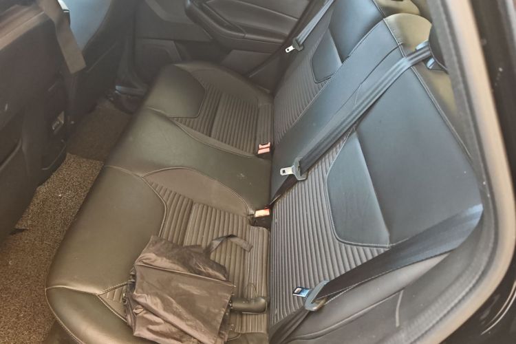 福特 福克斯 2015款 三厢 EcoBoost 125 自动超能风尚型中控内饰21