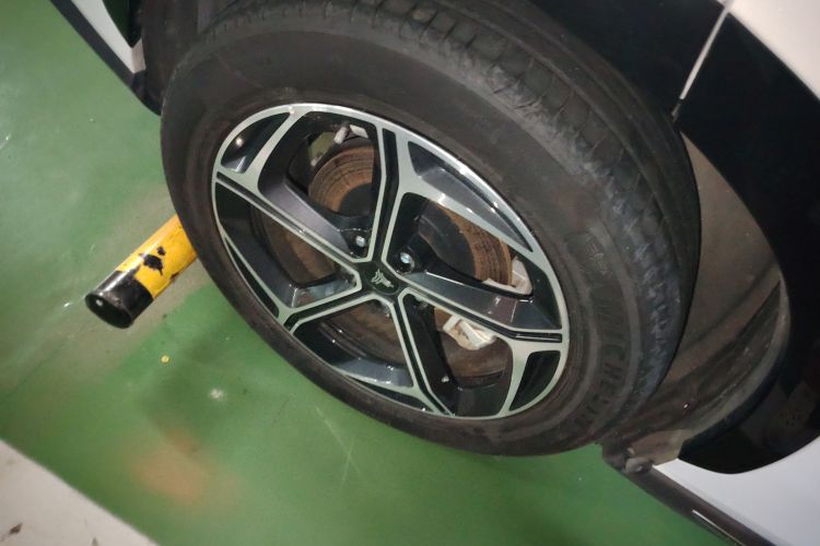 哪吒汽车 哪吒L 2024款 增程 220 闪充版车身外观6008