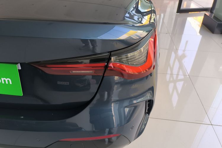 宝马4系 2022款 425i 敞篷M运动套装车身外观9