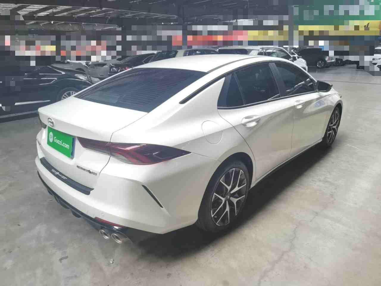 车辆右后45度外观展示