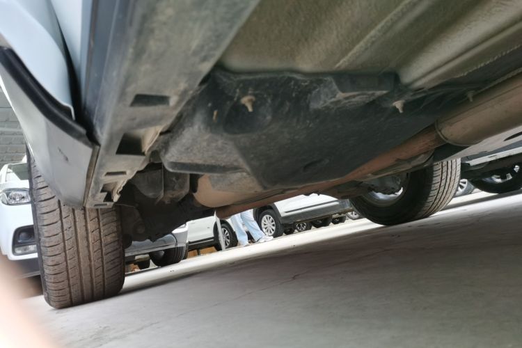 路虎 发现神行 2016款 2.0T SE局部细节9001