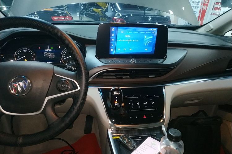 别克GL8 2022款 陆上公务舱 652T 舒适型中控内饰16