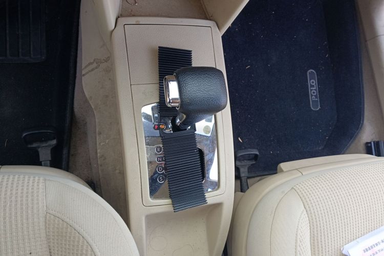 大众 Polo 2008款 劲取 1.4L 自动雅致版中控内饰18