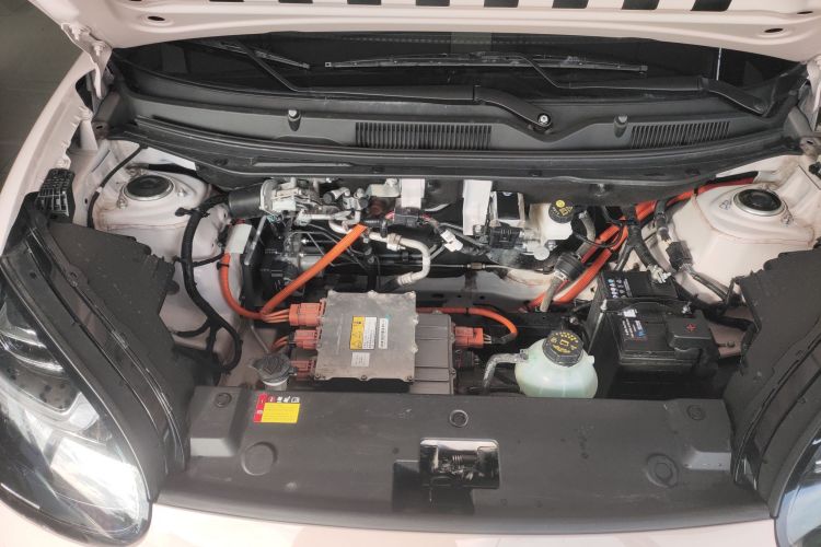 五菱汽车 五菱缤果 2023款 333km 灵犀互联款机舱底盘24