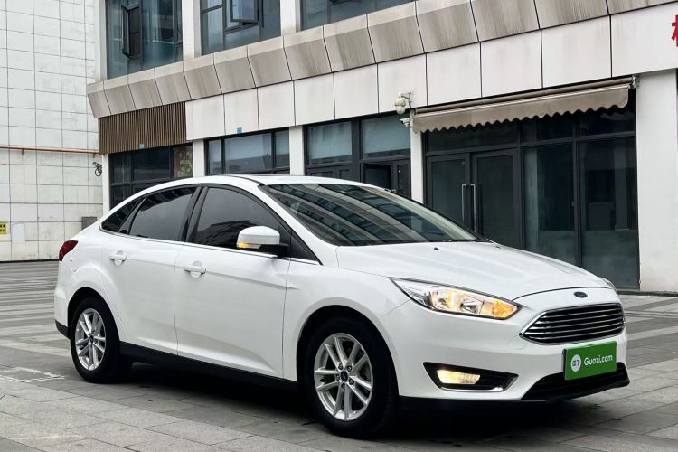 福特 福克斯 2017款 三厢 EcoBoost 180 自动精英型车身外观3