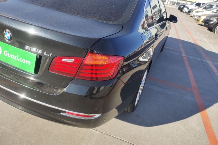 宝马5系 2014款 525Li 豪华设计套装车身外观9