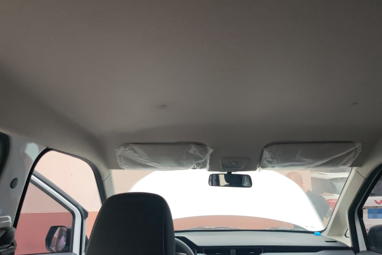 五菱汽车 五菱宏光PLUS 2020款 1.5L 手动标准型 5座中控内饰22