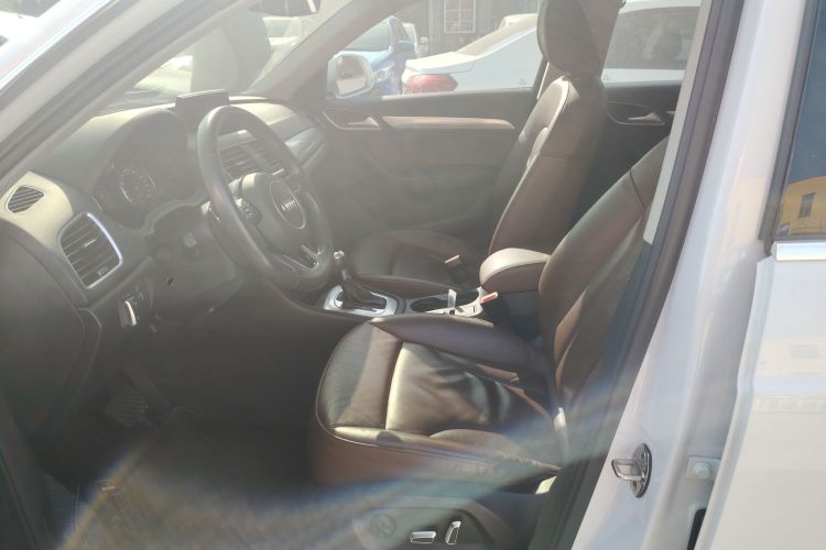 奥迪Q3 2017款 30 TFSI 风尚型中控内饰19