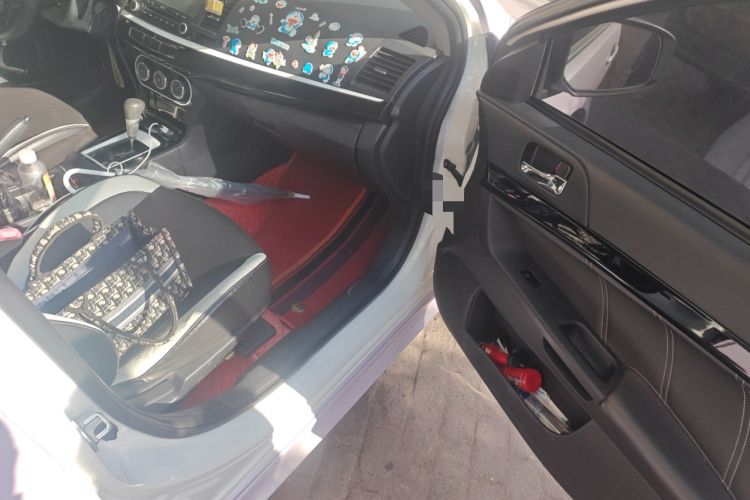 三菱 翼神 2016款 1.8L CVT黑白复刻版局部细节9005