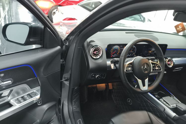 奔驰GLB 2021款 GLB 200 动感型中控内饰20