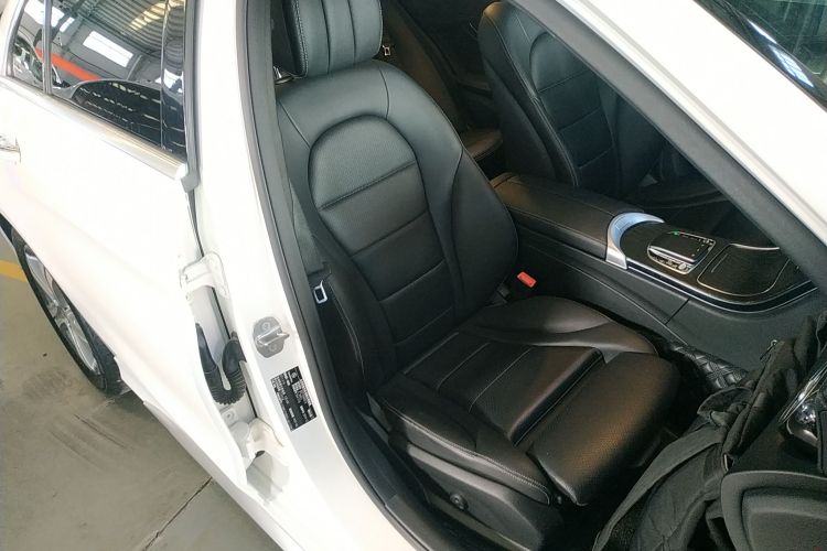 奔驰C级 2020款 C 260 L 运动版局部细节41