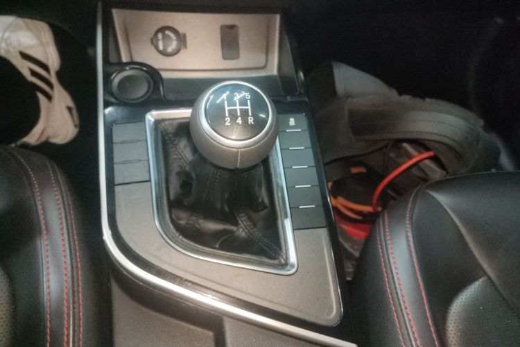 东风风行 风行SX6 2019款 1.6L 手动豪华型 国VI中控内饰18