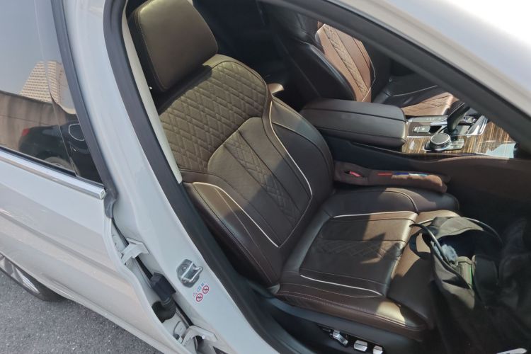 宝马5系新能源 2019款 改款 530Le 先锋版中控内饰41